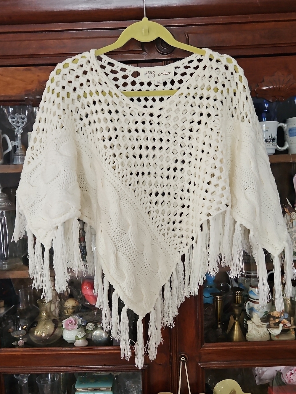 Boutique Yag Couture Capelet/Shawl Crochet Knit w/Tassles Ivory One Size (EUC!)